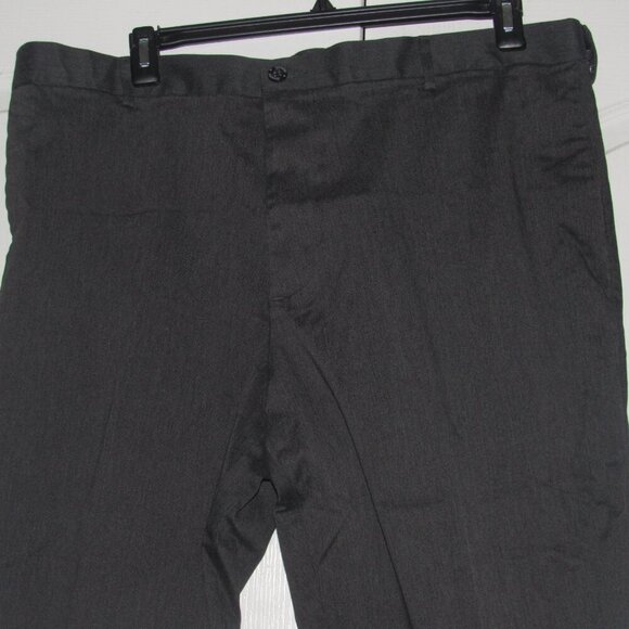 NWT DOCKERS Relaxed Fit Flat Front Comfort Khaki Gray Pants Size W42 - Picture 2 of 8